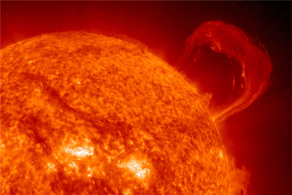 有史以来在单张图像中观测到的最大日珥喷发没有指向地球