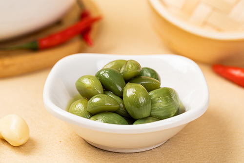 腌完后的大蒜为什么会变绿,食用腊八蒜对身体有什么好处,腊八节 腌完后的大蒜为什么会变绿,食用腊八蒜对身体有什么好处,腊八节