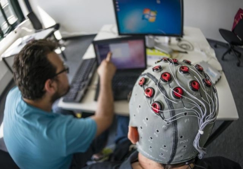 a 当前位置: 前瞻网 » 资讯 » 产经 脑机接口很酷炫?小心黑客读取你的记忆、欺骗你的大脑 a 当前位置: 前瞻网 » 资讯 » 产经 脑机接口很酷炫?小心黑客读取你的记忆、欺骗你的大脑